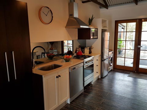 Irongate Studio B&B - Travel Agents 5