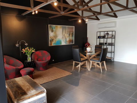 Irongate Studio B&B - Travel Agents 2