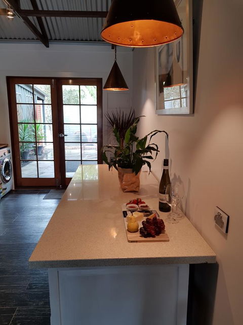 Irongate Studio B&B - Travel Agents 6