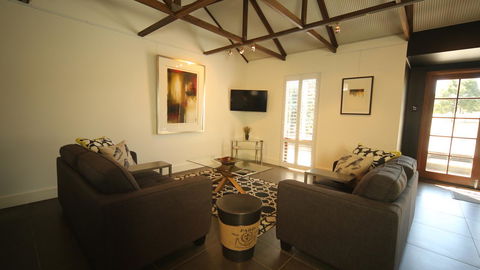 Irongate Studio B&B - Travel Agents 16