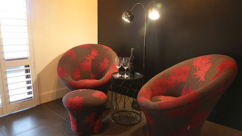 Irongate Studio B&B - Travel Agents 13