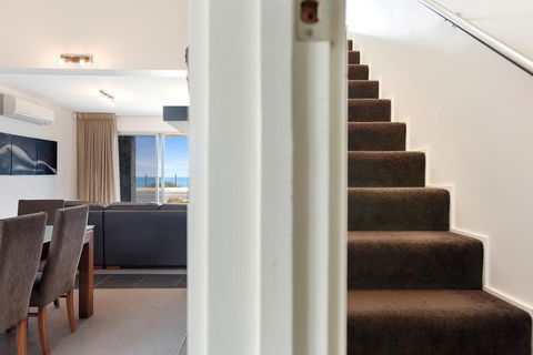 Esplanade Escape - Travel Search 19