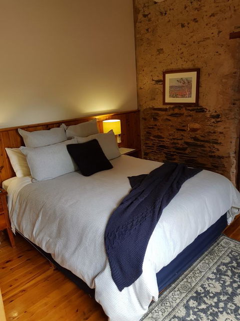 William Hunt's Retreat - Cypress Studio - Travel Agents 2
