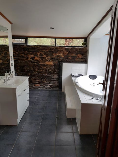 William Hunt's Retreat - Cypress Studio - Travel Agents 4