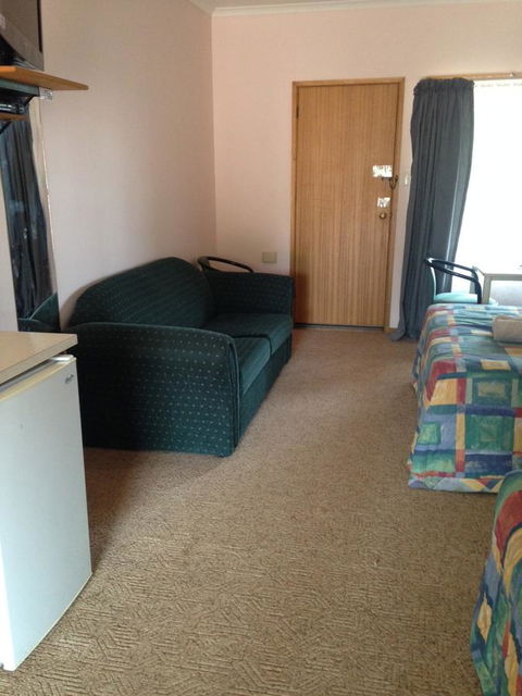 Wudinna Gawler Ranges Motel And Caravan Park - Cruises Travel 7