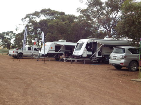 Wudinna Gawler Ranges Motel And Caravan Park - Cruises Travel 16