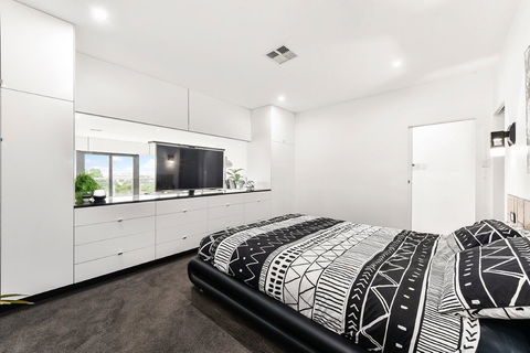KENNEDY EXECUTIVE TOWNHOUSE - Tourism Guide 20