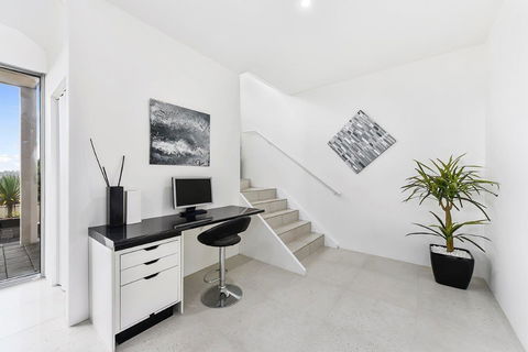 KENNEDY EXECUTIVE TOWNHOUSE - Tourism Guide 8