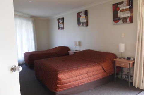 Alexander Cameron Suites - Tourism Guide 23