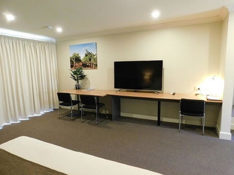 Alexander Cameron Suites - Tourism Guide 13
