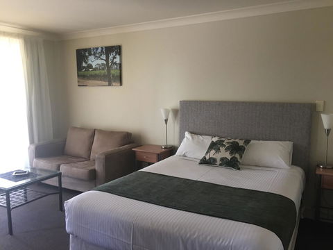 Alexander Cameron Suites - Tourism Guide 15