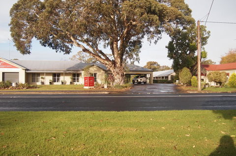 Alexander Cameron Suites - Tourism Guide 0