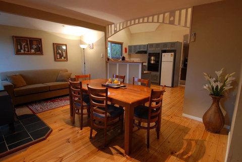 A Secret Treasure - Travel Agents 4