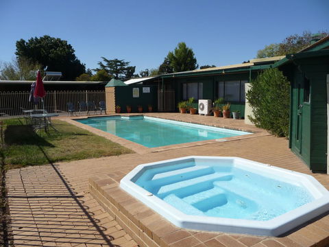 The Wine Vine Hotel - Travel Search 21