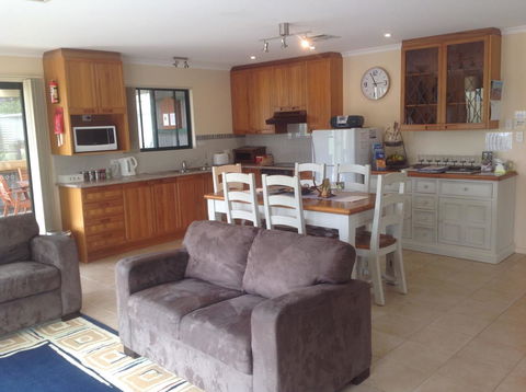 Breakaway Farmstay - Travel Search 3