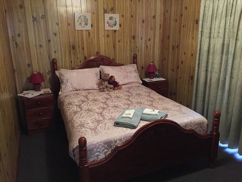 Clare Valley Cabins - Travel Search 18
