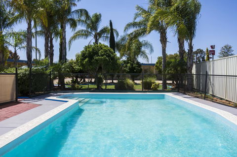Renmark Motor Inn - Cruises Travel 1
