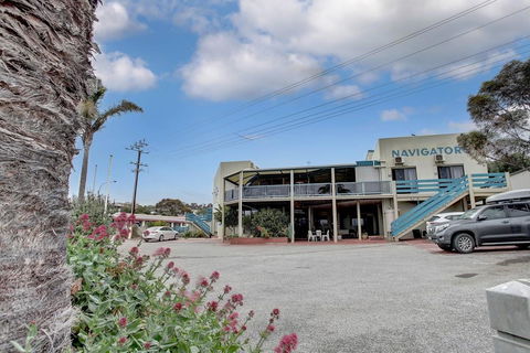 Navigators Motel & Diner - Cruises Travel 8