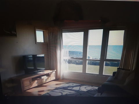 Glenelg Shores - Travel Search 9