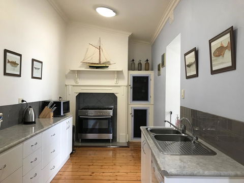 Armadale House - Kingscote - Travel Search 7
