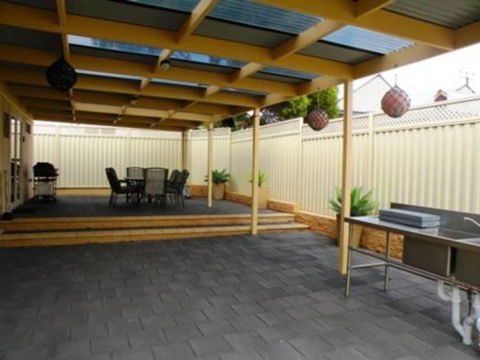 Armadale House - Kingscote - Travel Search 6