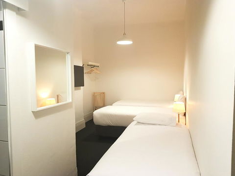 Ambassadors Hotel - Tourism Guide 3