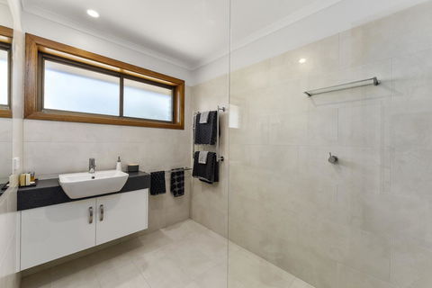 City Four Apartment - Travel Search 4