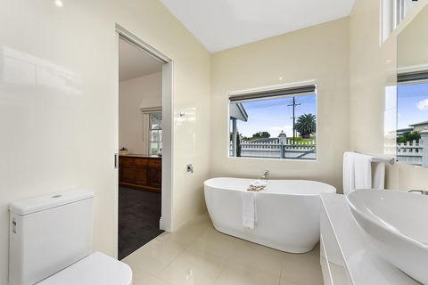Railway Cottage In Beachport - Cruises Travel 3