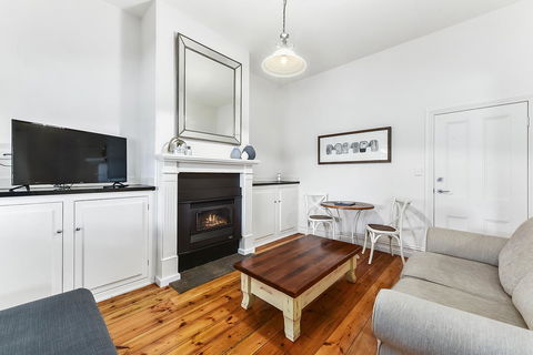 Railway Cottage In Beachport - Cruises Travel 1
