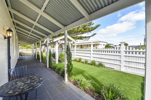 Railway Cottage In Beachport - Cruises Travel 6