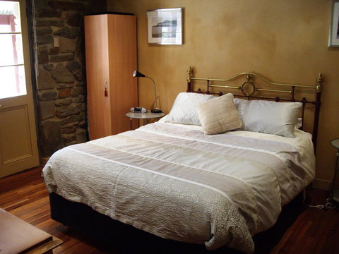 1860 Wine Country Cottages - Tourism Guide 11