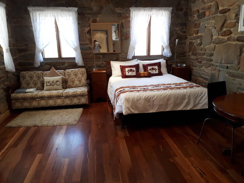 1860 Wine Country Cottages - Tourism Guide 1