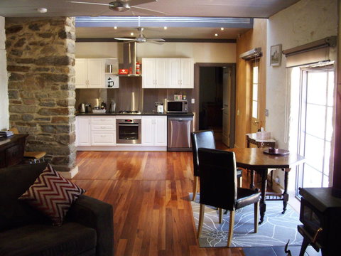 1860 Wine Country Cottages - Tourism Guide 2