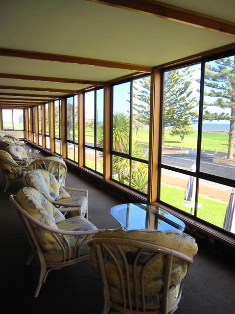 Lacepede Bay Motel - Cruises Travel 6