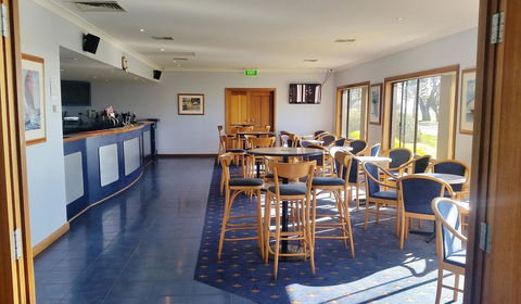 Lacepede Bay Motel - Cruises Travel 10