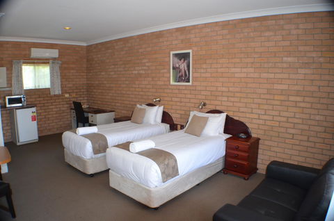 Deer Park Motor Inn Armidale - Cruises Travel 3