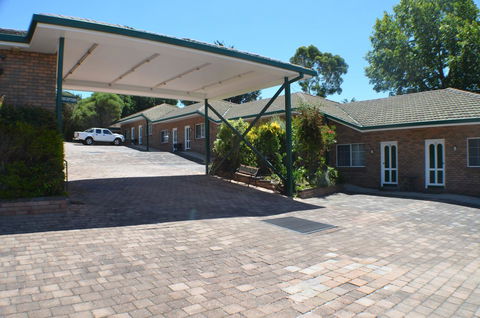 Deer Park Motor Inn Armidale - Cruises Travel 31