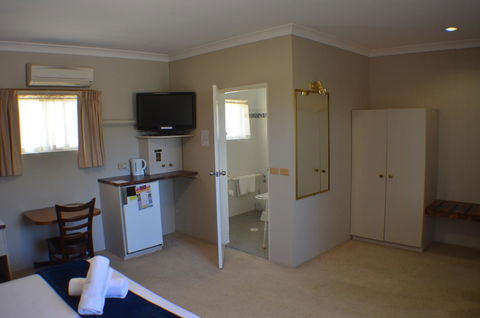 Deer Park Motor Inn Armidale - Cruises Travel 34