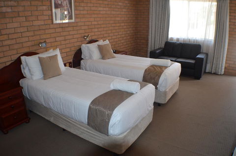 Deer Park Motor Inn Armidale - Cruises Travel 4