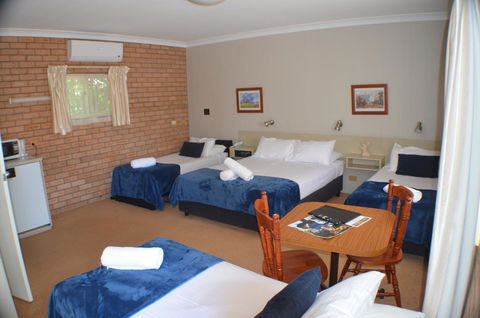 Deer Park Motor Inn Armidale - Cruises Travel 9