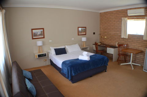 Deer Park Motor Inn Armidale - Cruises Travel 7