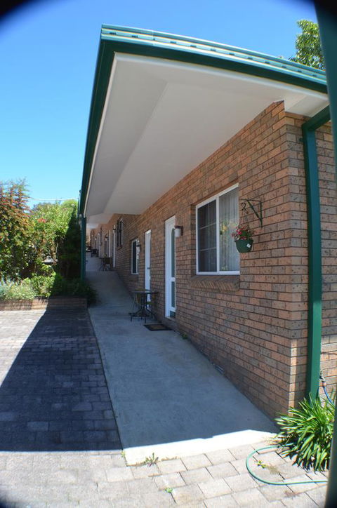 Deer Park Motor Inn Armidale - Cruises Travel 25