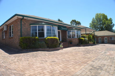 Deer Park Motor Inn Armidale - Cruises Travel 32
