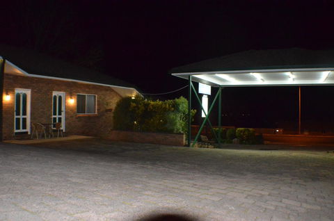Deer Park Motor Inn Armidale - Cruises Travel 17