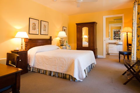 Thorn Park By The Vines - Travel Search 12