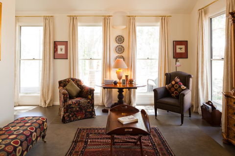 Thorn Park By The Vines - Travel Search 15