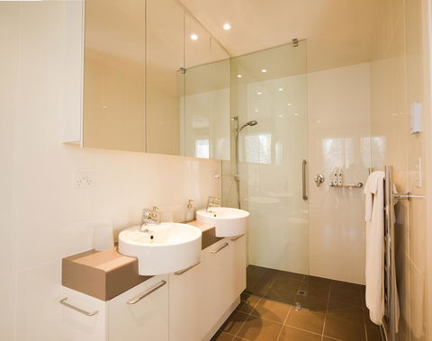 Thorn Park By The Vines - Travel Search 18
