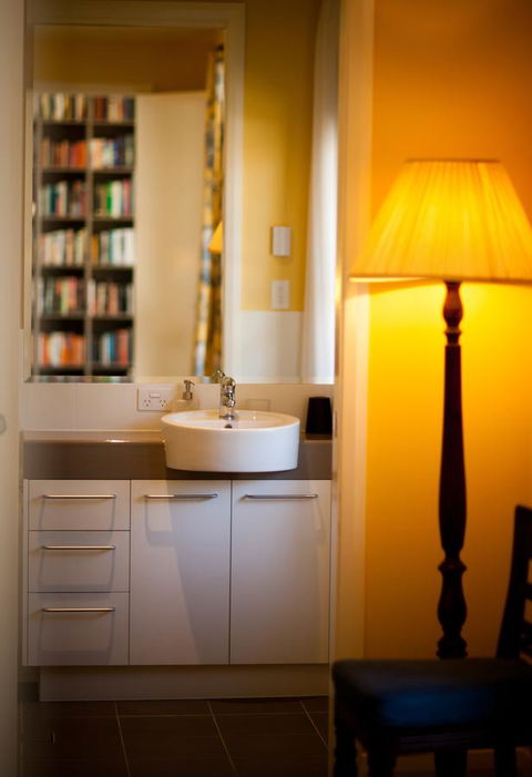 Thorn Park By The Vines - Travel Search 3