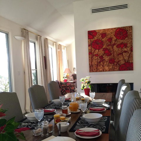 Thorn Park By The Vines - Travel Search 1