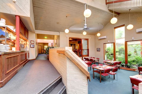 Victoria Hotel Strathalbyn - Cruises Travel 2